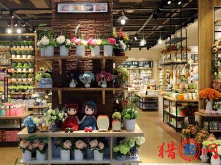 店铺名字 > 有创意的饰品店名字大全(2) 森辉饰品店 德雅饰品店 依